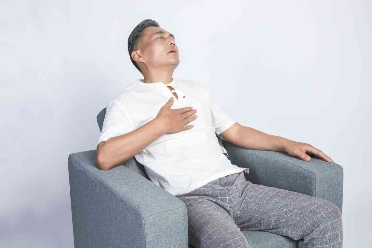 在上班时间突发心脏病有没有工伤：认定、赔偿与保险详解