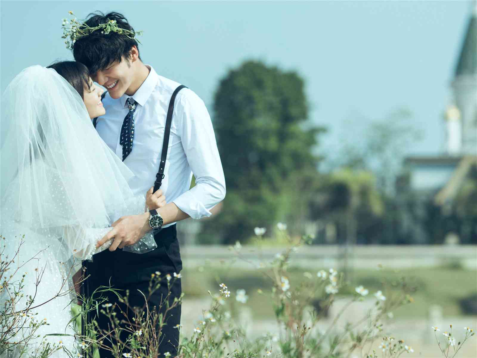 自己结婚照片发朋友圈的文案：如何写搞笑、简短及发布技巧