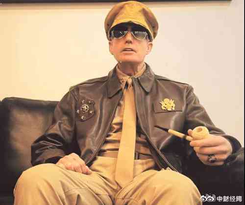 麦克阿瑟评论文案ai怎么写