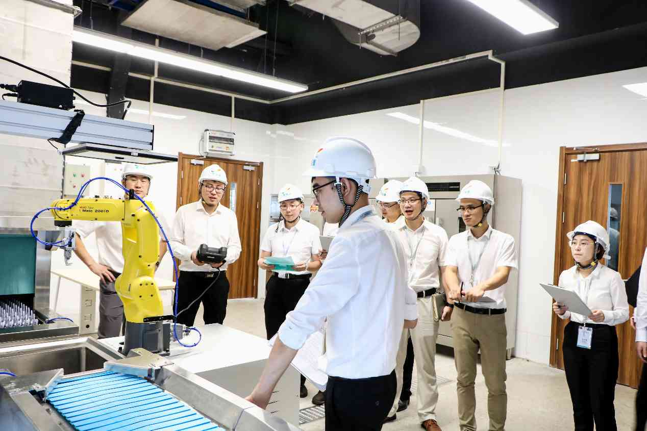 人工智能机器人综合实验与技术研究：涵设计、编程、测试与应用实践