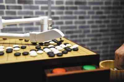 人工智能围棋对战：探索机器学与围棋艺术的融合前沿