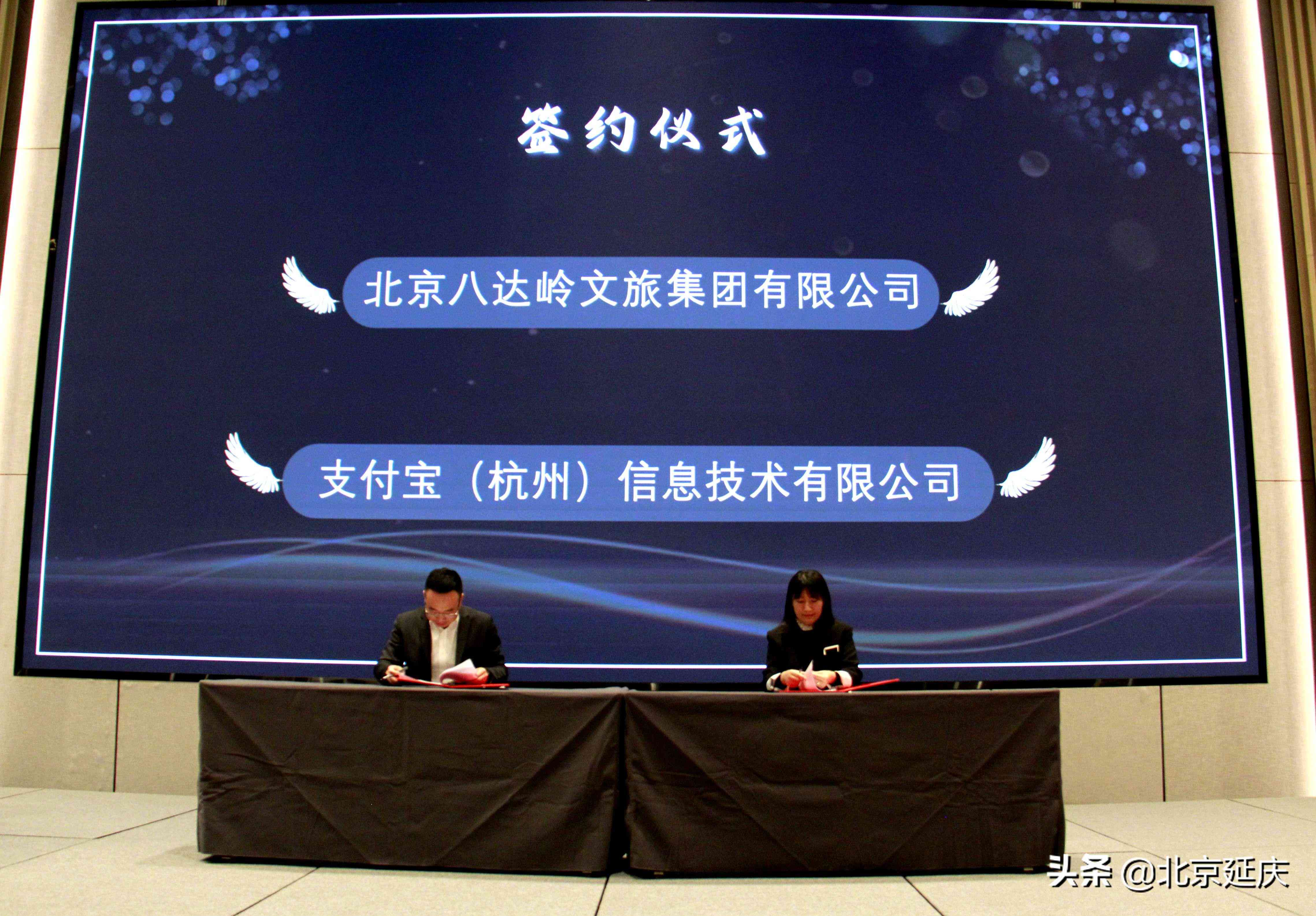 智能AI赋能：形象全新Logo创意设计