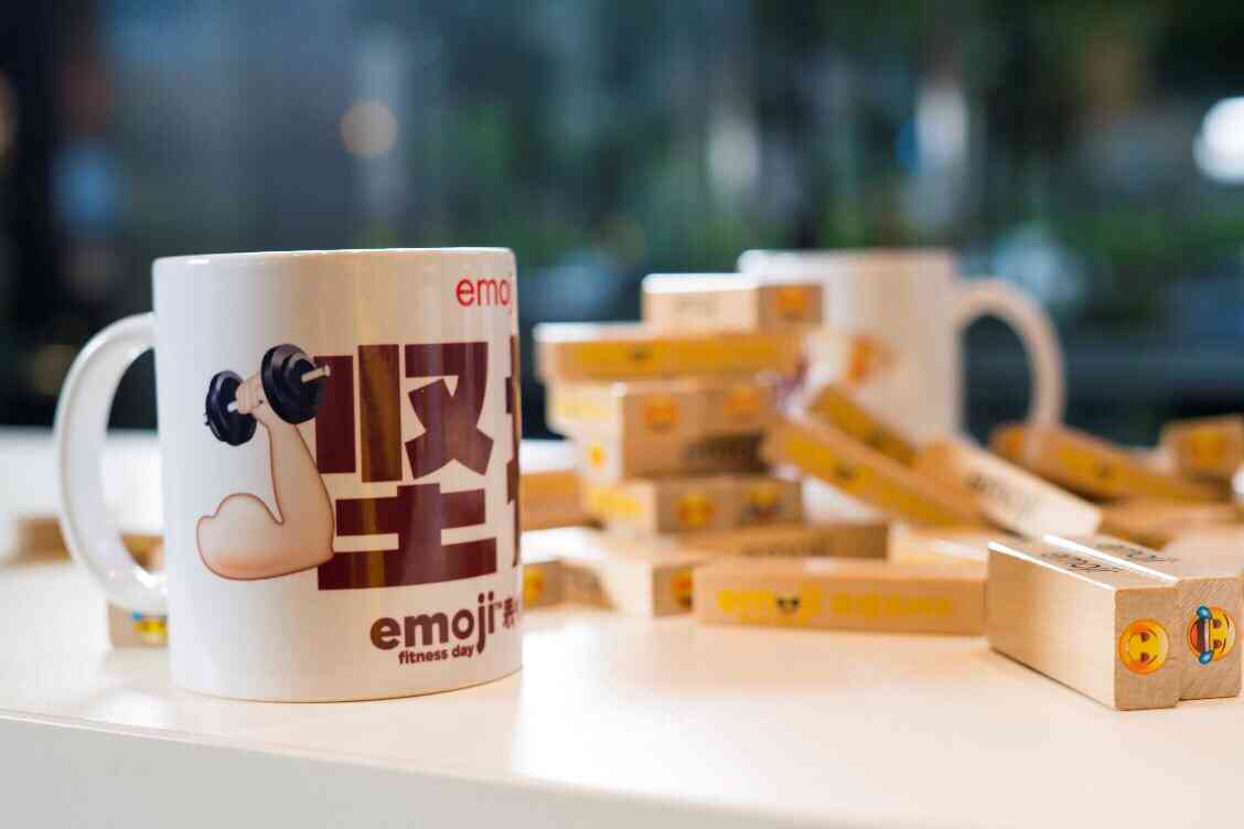 七夕EMO文案：短句干净 emoji 动态 搞怪 表情包