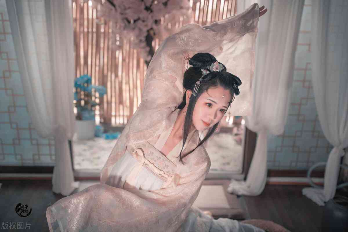古装变装文案：短句吸睛，宫里娘娘风，写作攻略