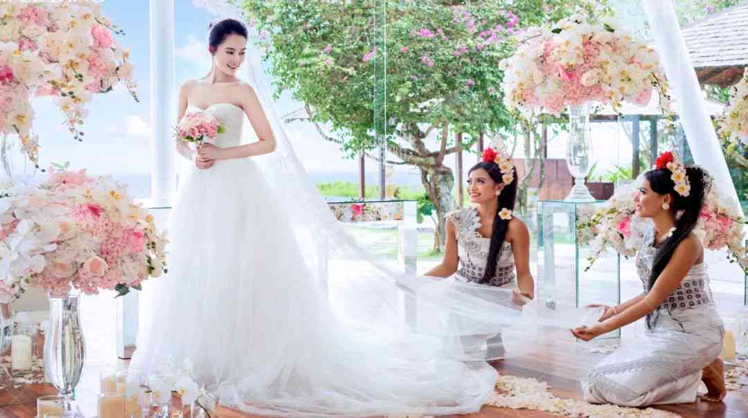 梦幻婚礼时刻：利用AI技术一键生成专属定制婚纱照