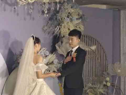 梦幻婚礼时刻：利用AI技术一键生成专属定制婚纱照