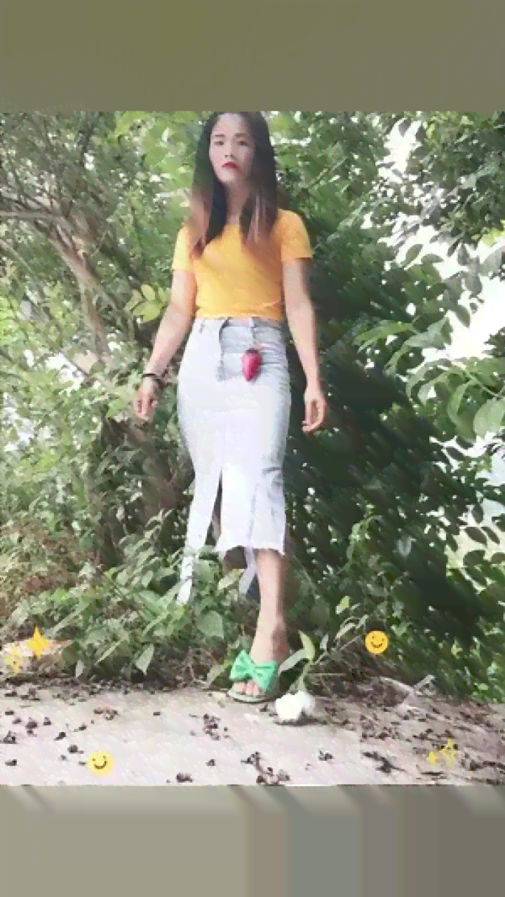 家门口照片说说：家门口自拍记录美好瞬间