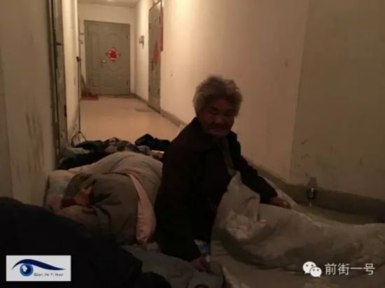 家门口照片说说：家门口自拍记录美好瞬间