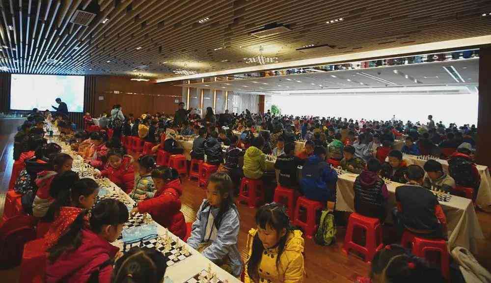 '智能零售新元：AI驱动的自动化售卖机器人'