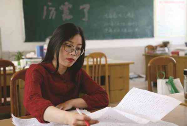 智能作文批改网：一站式智能批改作文软件与在线服务，支持公众号使用