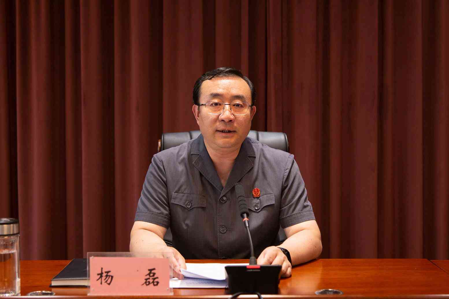 AI写作服务如何生成调研报告：全面解析其优势、应用场景与潜在挑战