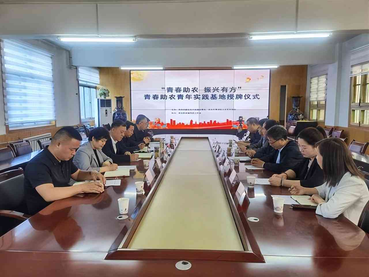 'AI智能文案一键自动生成工具，赋能高效内容创作'