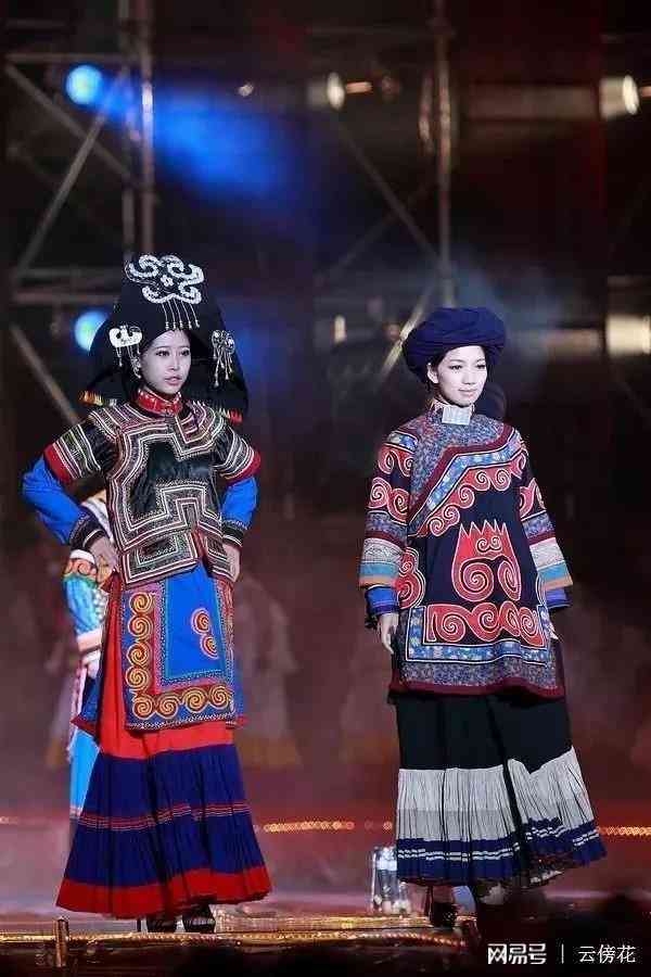 彝族传统服饰魅力展示：民族风华与时交融