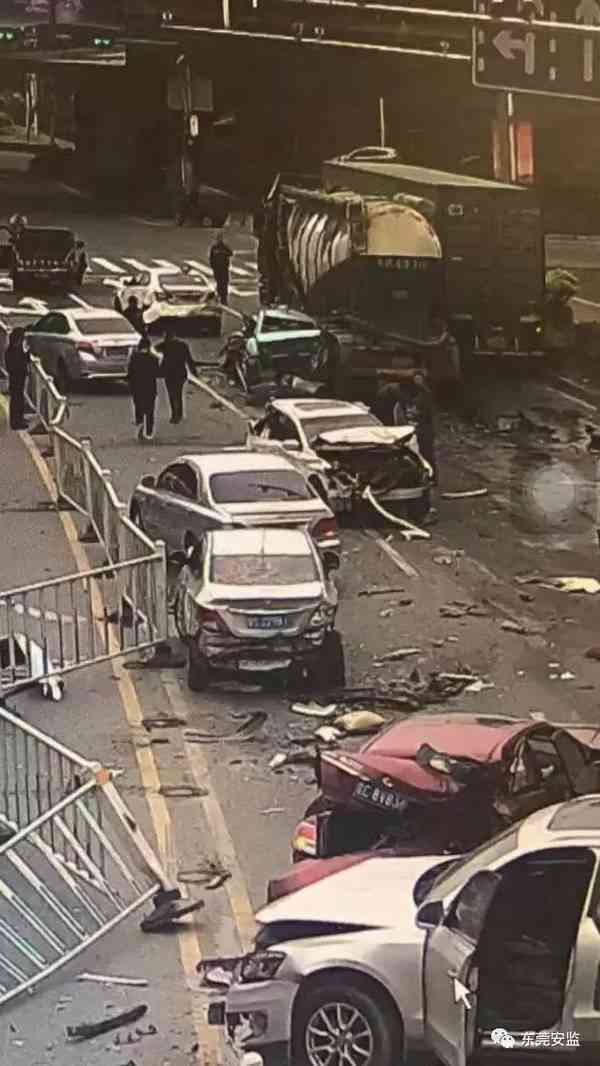 两辆车车头相撞：责任划分与逃逸界定