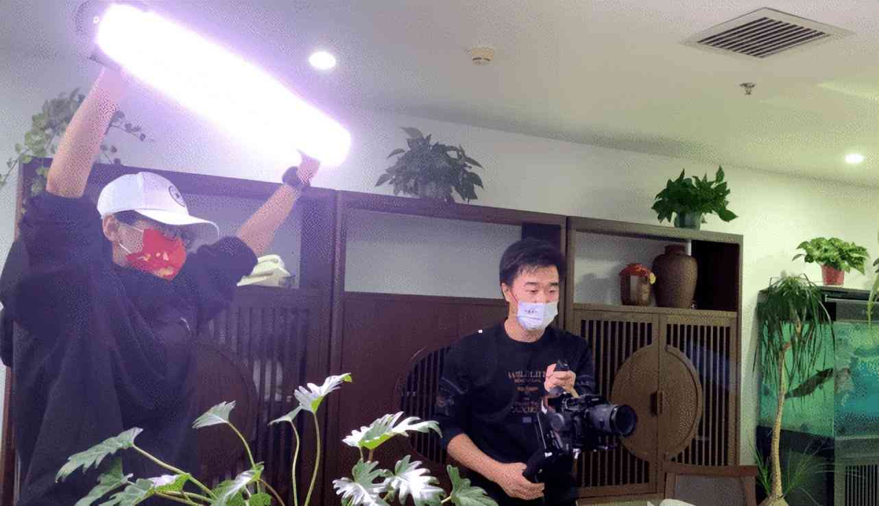 '智能剪辑AI：一键生成创意脚本与文案解决方案'