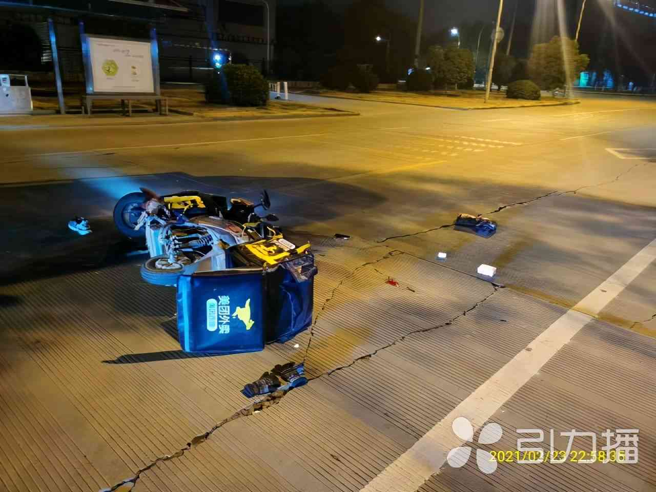 迎头车祸责任判定：谁为两车相撞担责解析