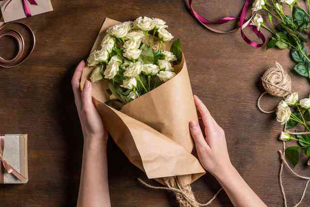 创意手作：独特心意手工花搭配文案指南