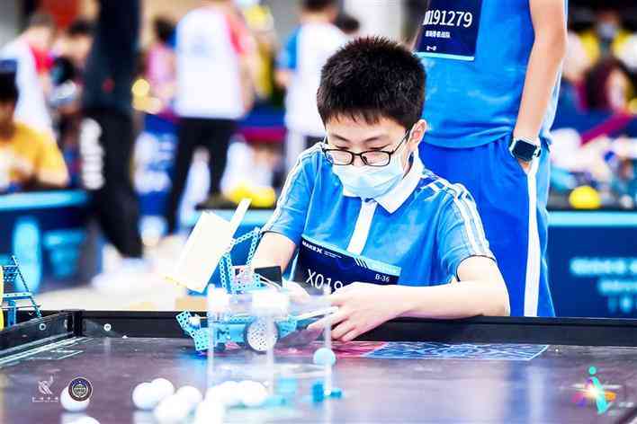 AI生成诗歌：创作、朗诵软件、指令、题目与前景全解析
