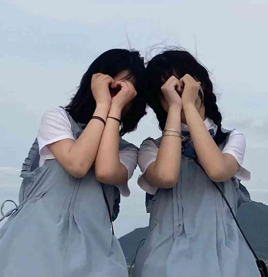 全方位攻略：如何用闺蜜AI一键生成朋友圈文案，涵热门话题与个性化需求