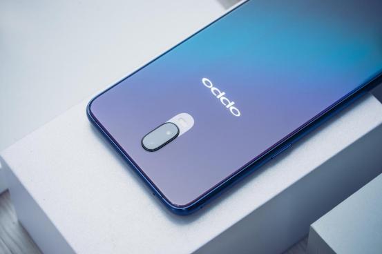 得物AI创作功能全解析：如何利用AI进行内容创作与优化，解决常见问题与挑战