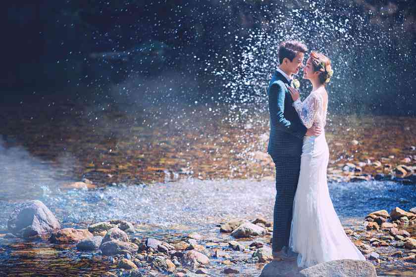 ai婚纱照加花瓣雨文案：打造花海浪漫，记录永恒瞬间
