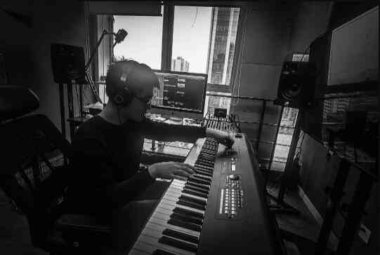打造专属旋律：亲手创作个人风格音乐作品