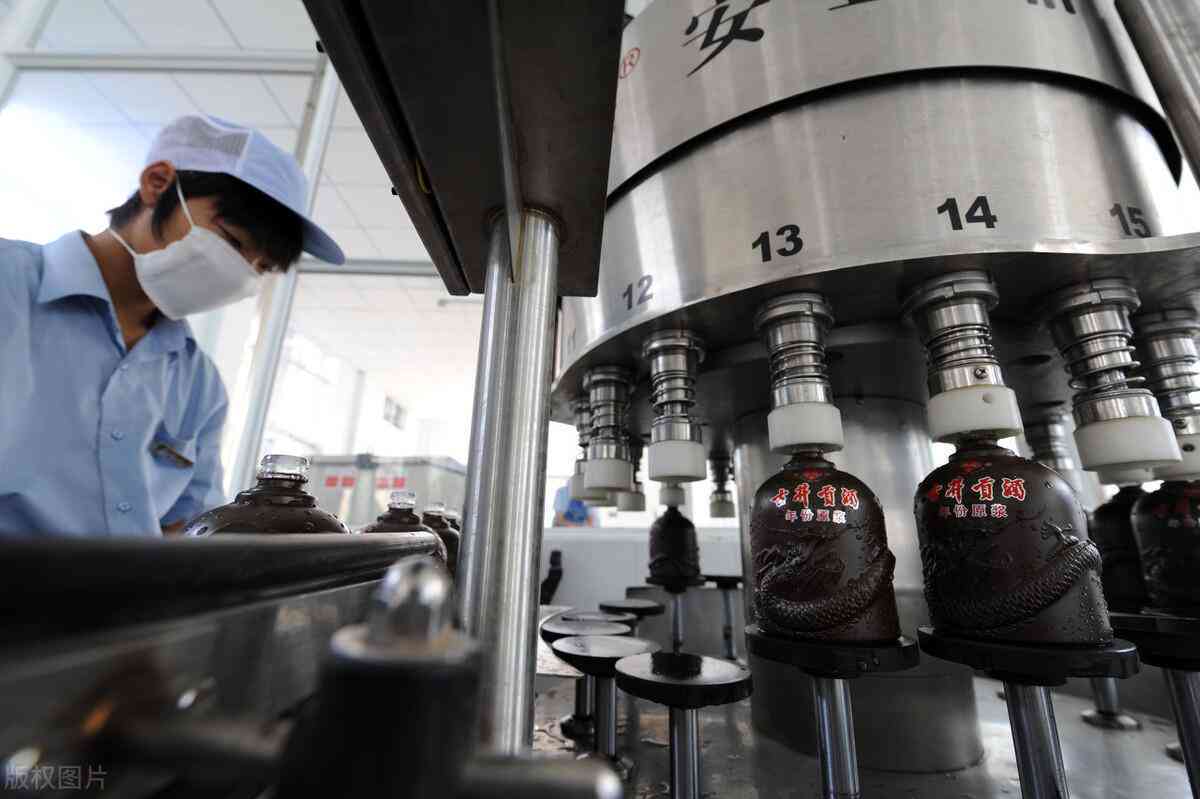 AI绘画教程：如何使用人工智能绘制各种瓶子及实用技巧解析