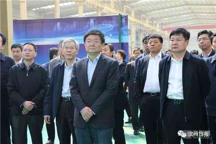 '智能语音驱动的讯飞AI写作辅助工具'