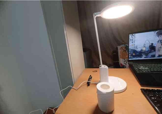雷士智能AI台灯深度评测：性能与护眼效果综合解析报告