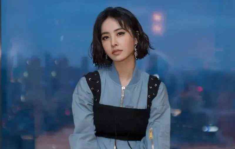 AI线条扭曲效果与创意文案生成：全方位解决图像处理与内容创作需求