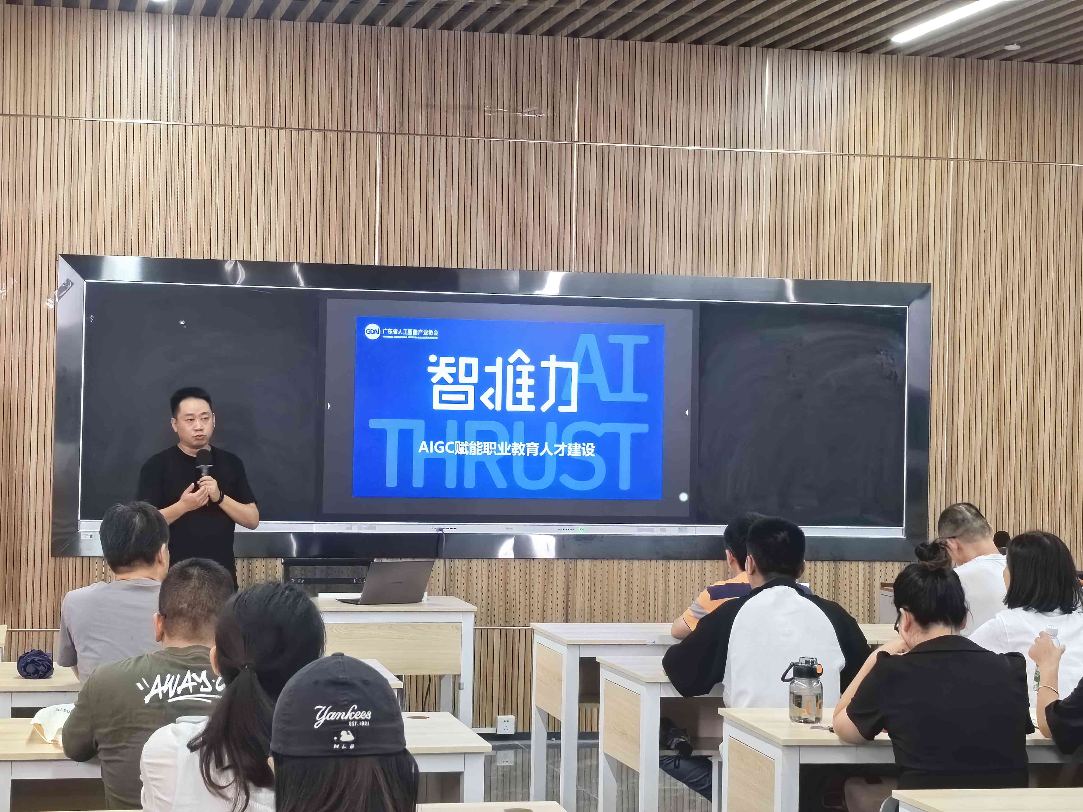 ai写作专家如何应用到课堂上：融入教学实践与提升学效果