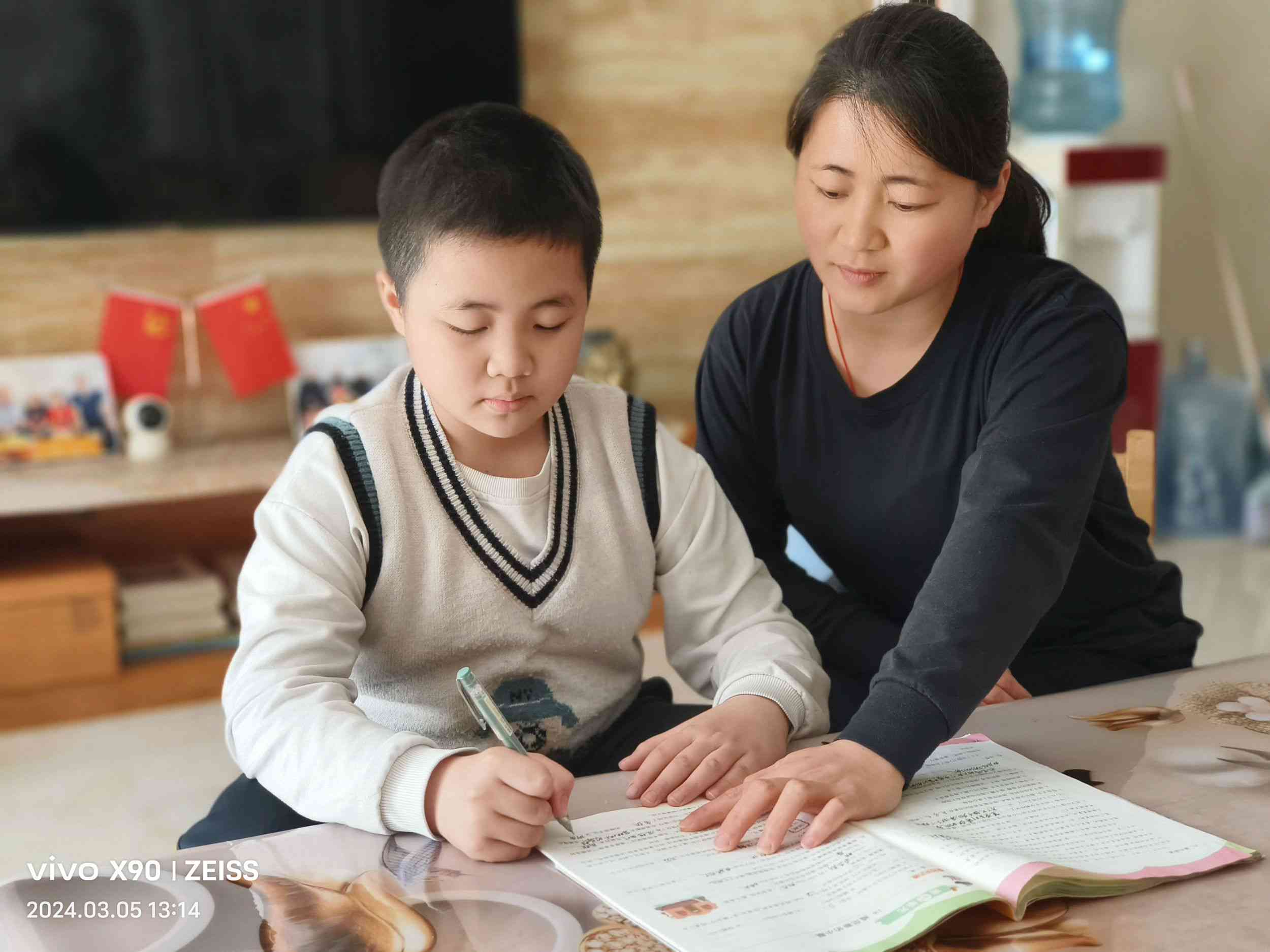 协助我完成作业：请你助我一臂之力