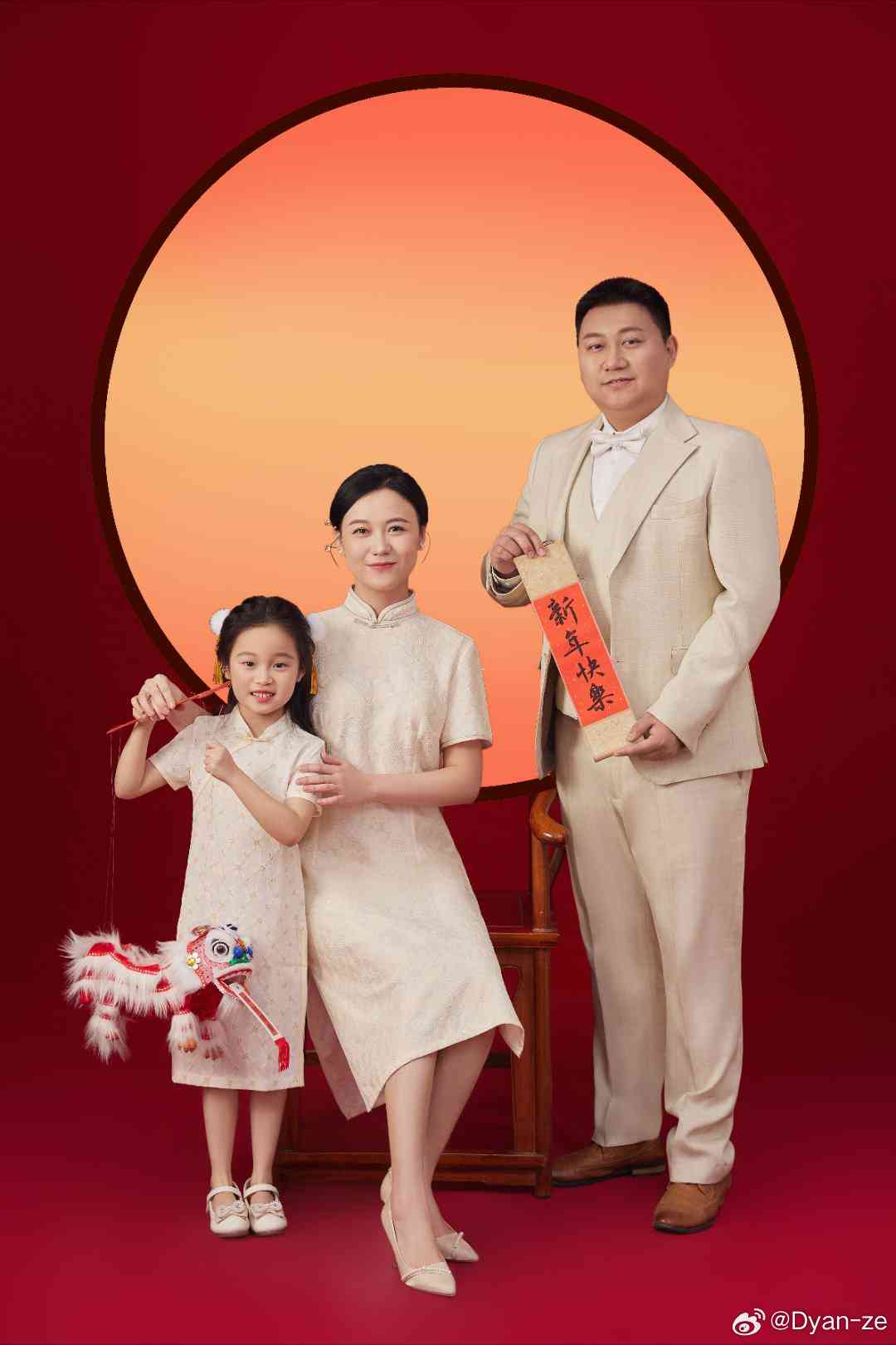 龙年全家福AI照片定制：打造一家四口独特念瞬间