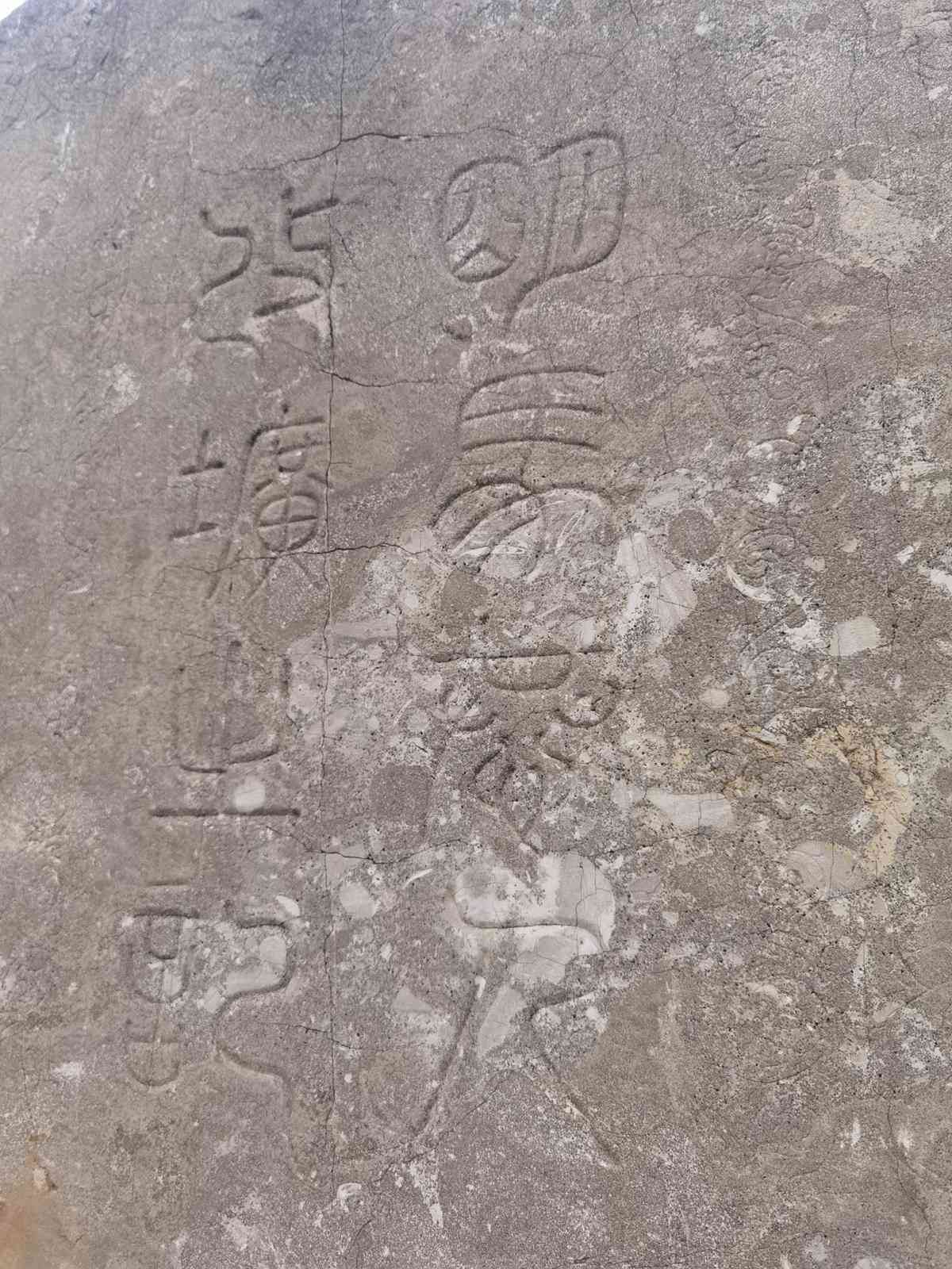 'AI智能写作辅助下如何高效搜寻与整合参考文献格式指南'