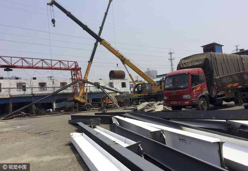 '停车场内员工工作中意外受伤'