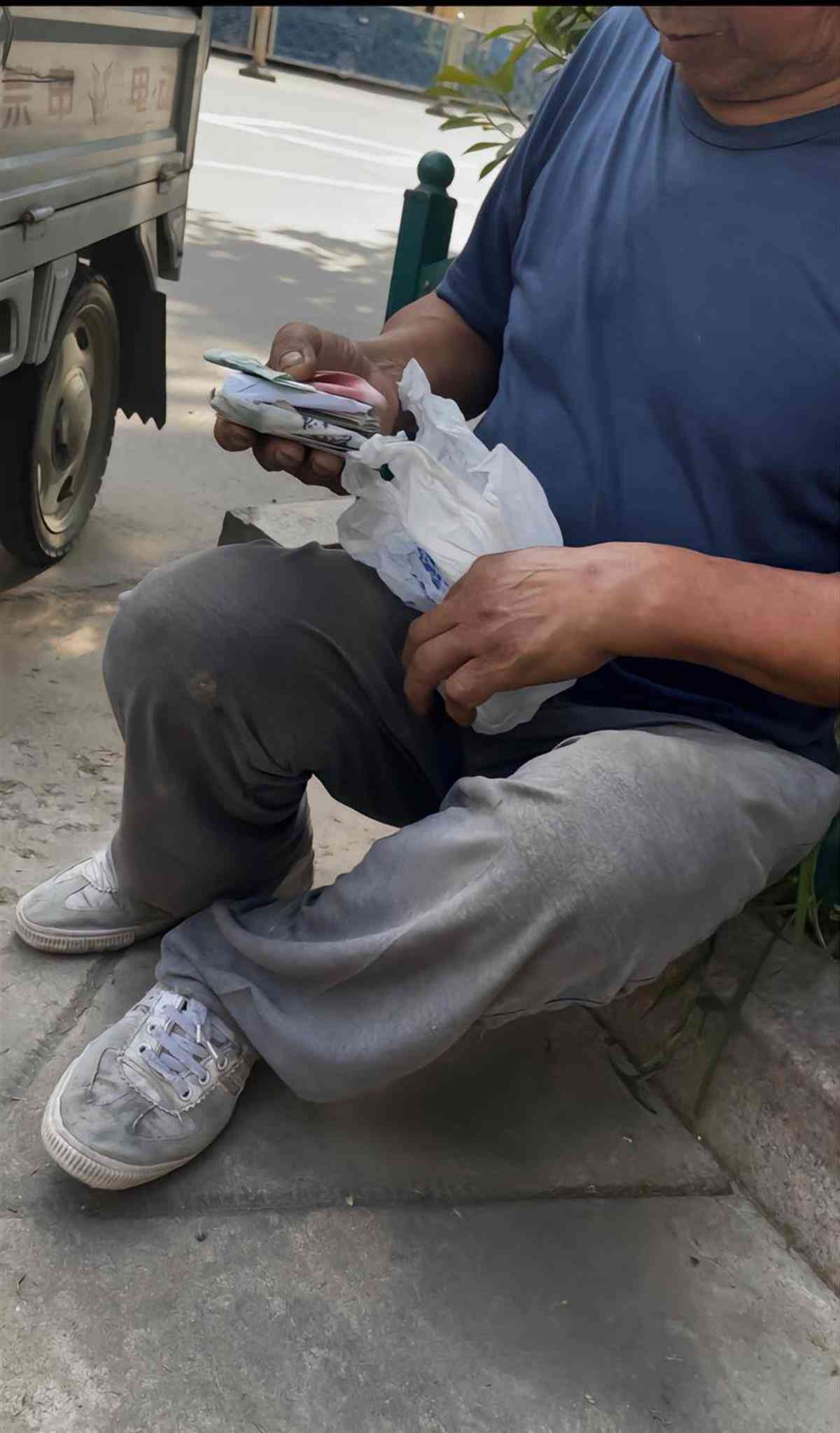 停车场受伤赔偿责任划分：依据标准与责任划分详表