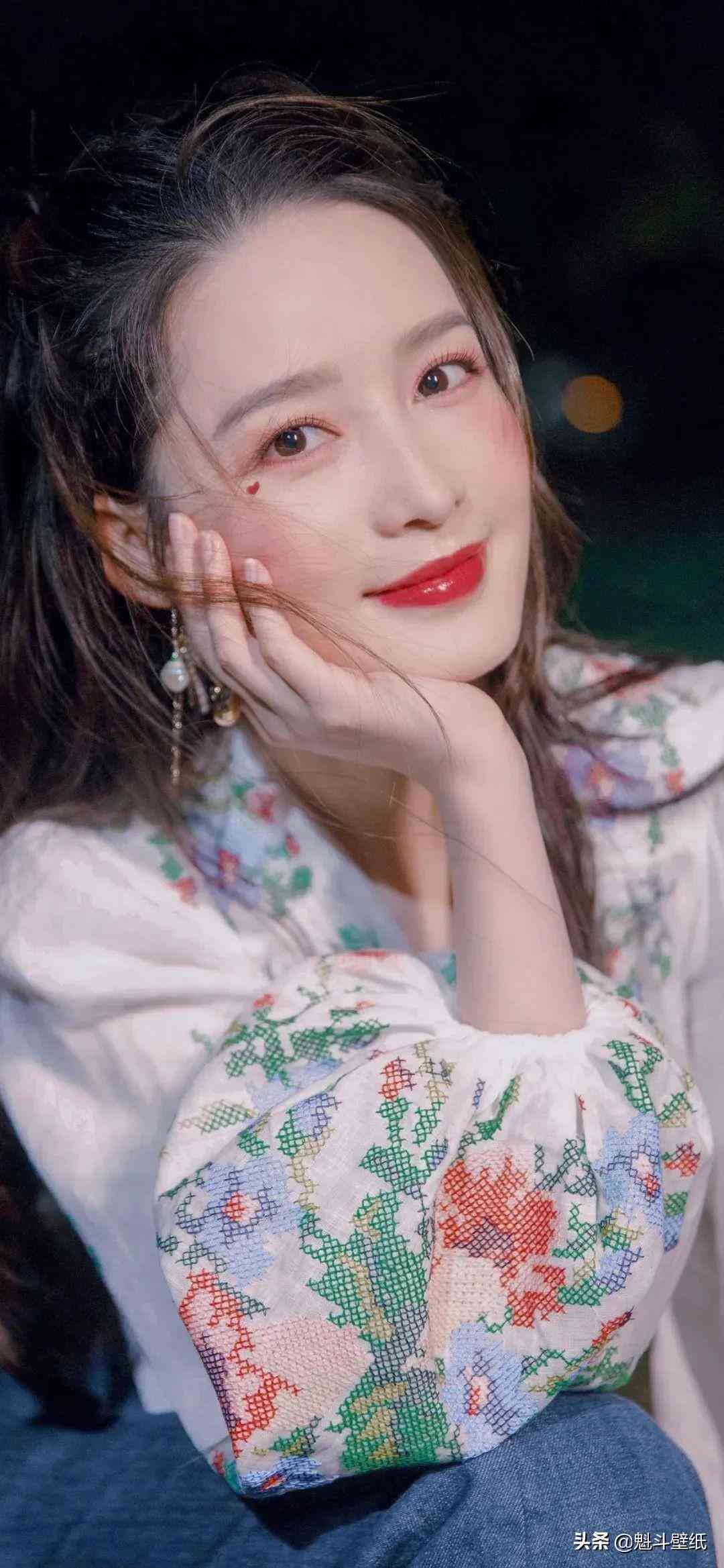 精选美女文案壁纸集锦：全面覆热门搜索，满足个性化桌面需求
