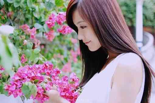 ai美女人物文案简短