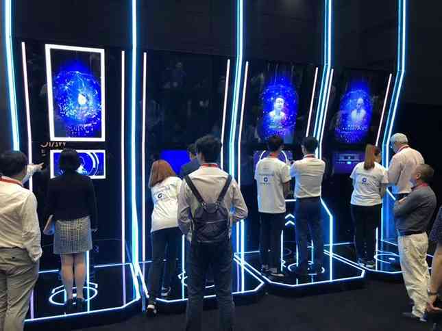 '智能AI互动体验宴：探索未来科技新境界'