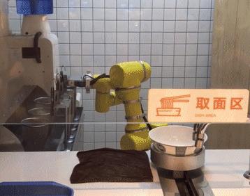 AI智能宠物：CES展出智能宠物碗、狗机器人及使用方法