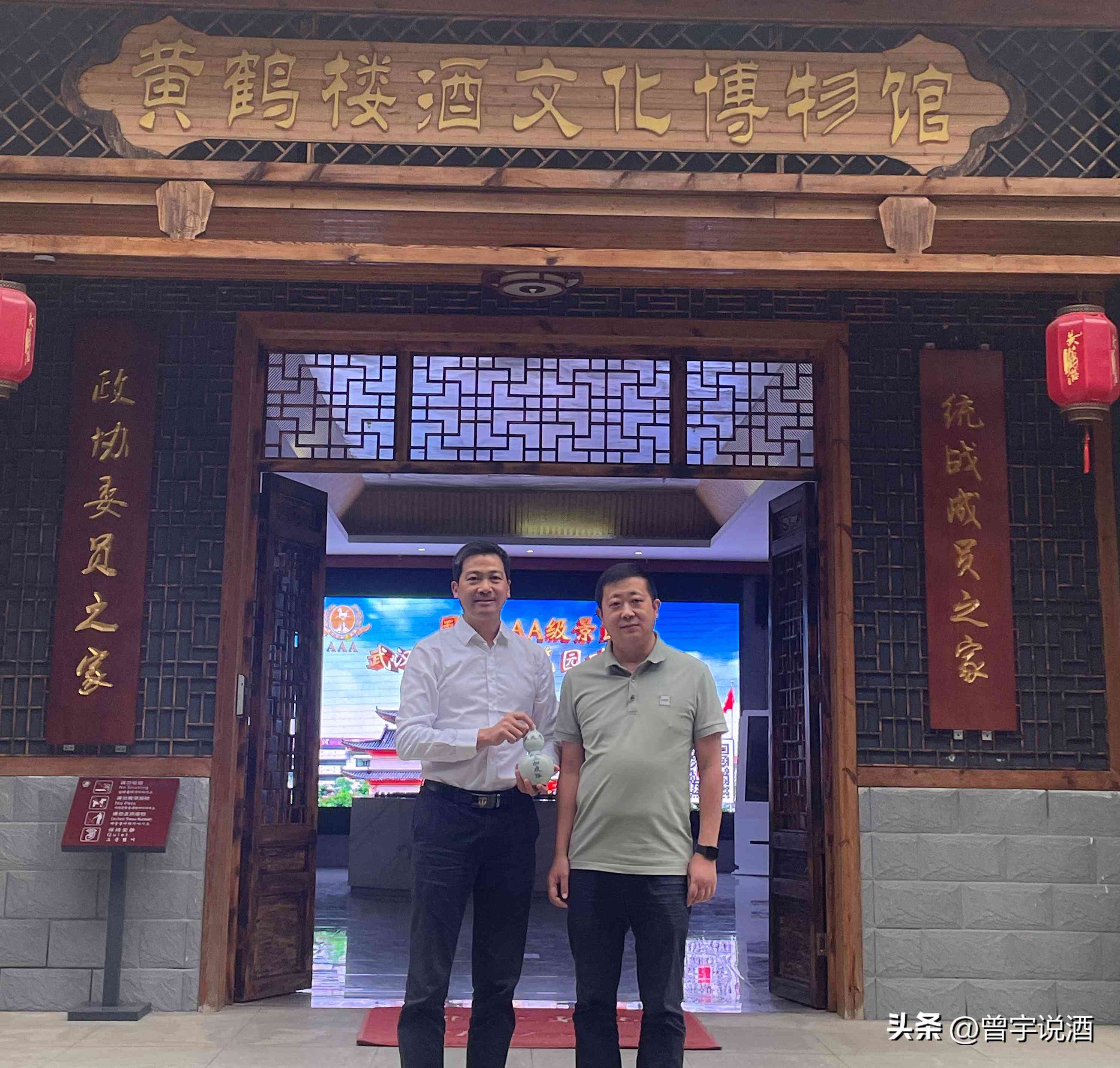 智能AI赋能，创新酒瓶文案设计攻略