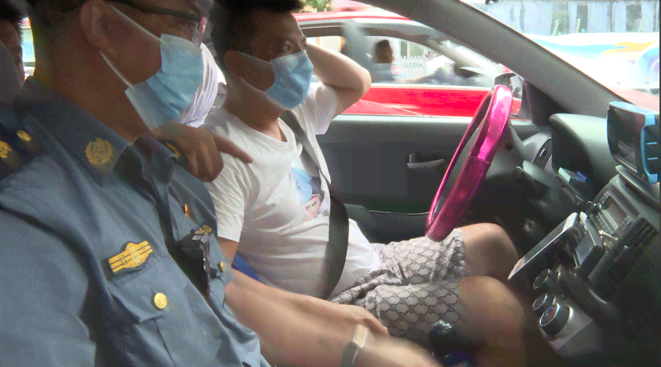      要求提高工资和福利，出租车司机认定工伤，的哥集体     引社会关注