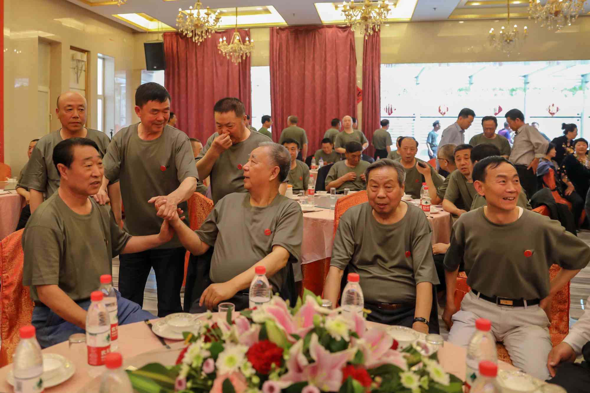 《重逢火焰：战友聚会活动指南与情感回顾》