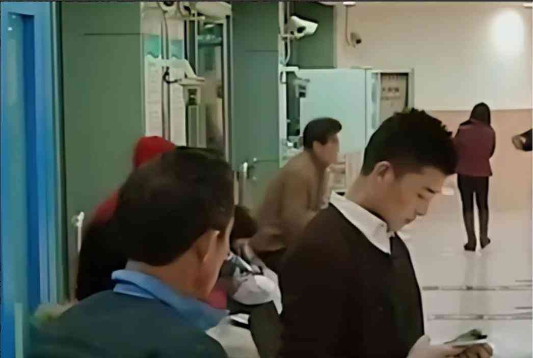 '医生在工作现场不遭遇工伤：医疗职业安全引关注'