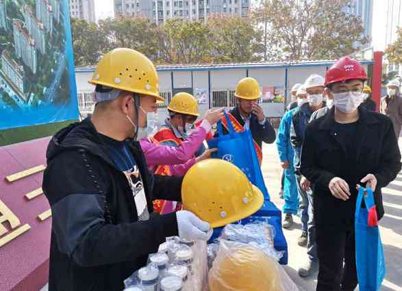 '医生在工作现场不遭遇工伤：医疗人员职业安全引关注'