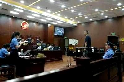 如果单位不给报工伤怎么办：如何应对单位报复、起诉及自行申报工伤？