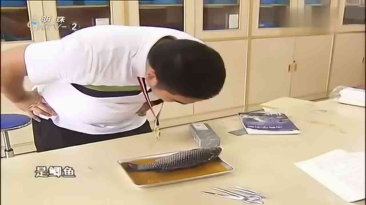 学生勤奋学：病床上边输液边完成作业的励志瞬间