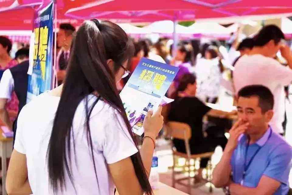 最新单位试用期工伤认定标准与法规解读