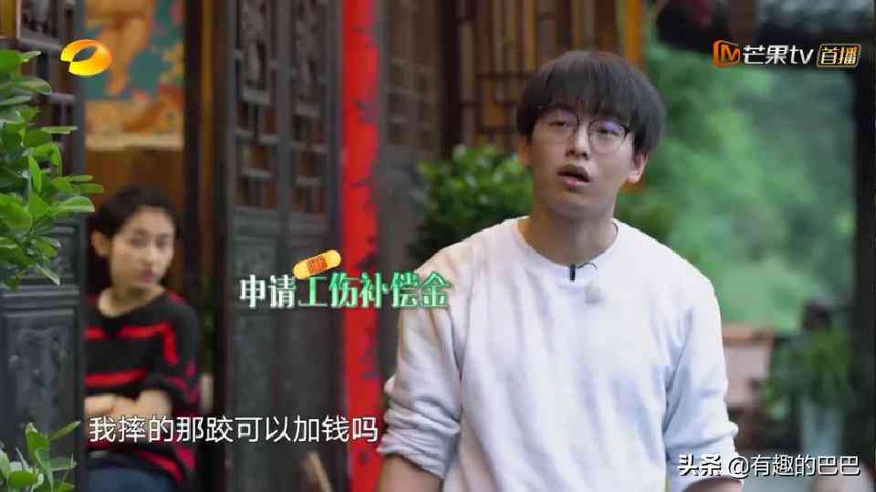 单位食堂摔跤算工伤吗：吃饭时摔伤如何赔偿与判定