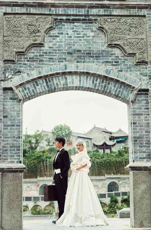 抖音ai婚纱照片发什么文案好呢女生：适合发抖音的婚纱照文案与文字搭配建议